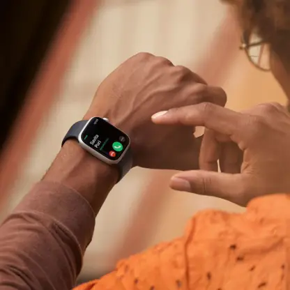 Apple Watch Series 8, 41mm GPS + Cellular (Starlight Sport Strap, Regular) - Image 1 - Technova